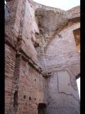 05339 ostia - regio iii - insula x - caseggiato del serapide (iii,x,3) - ostseite - raum re vom durchgang zum hof - nordwestecke - 01-2024.jpg